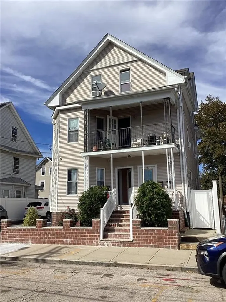133 135 Burnett Street Providence RI 02907