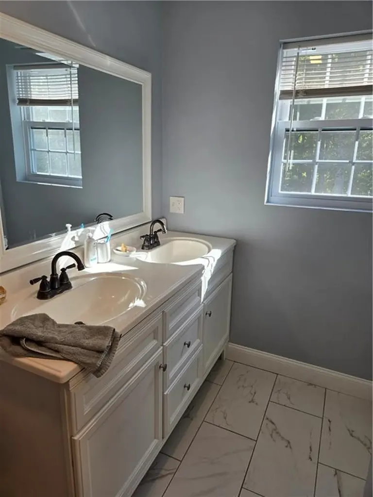 27 Rosedale Avenue Barrington RI 02806