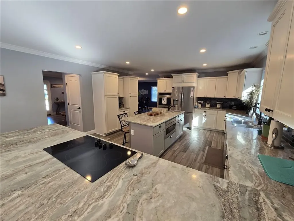 27 Rosedale Avenue Barrington RI 02806