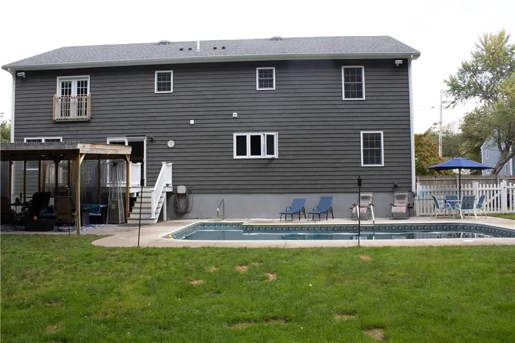 27 Rosedale Avenue Barrington RI 02806
