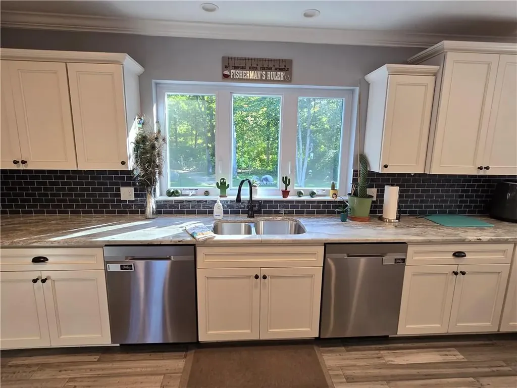 27 Rosedale Avenue Barrington RI 02806