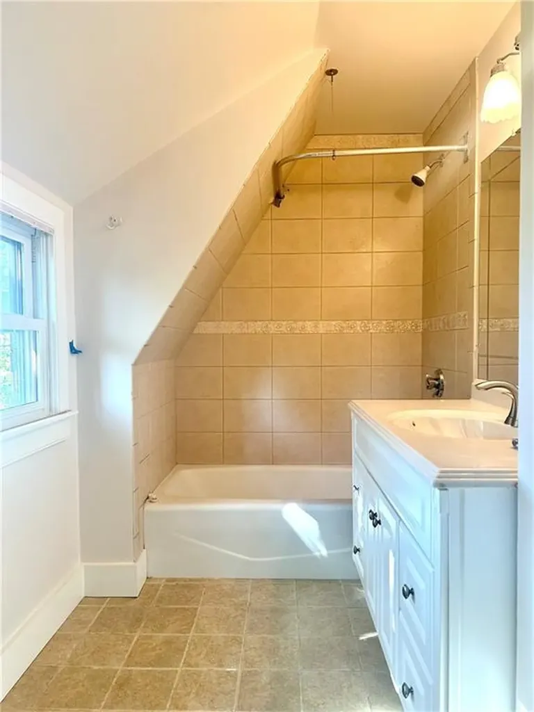 12 Johnson Court Newport RI 02840