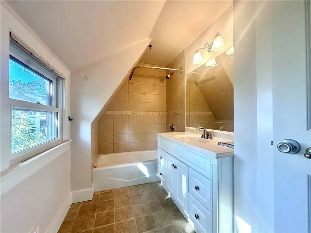 12 Johnson Court Newport RI 02840