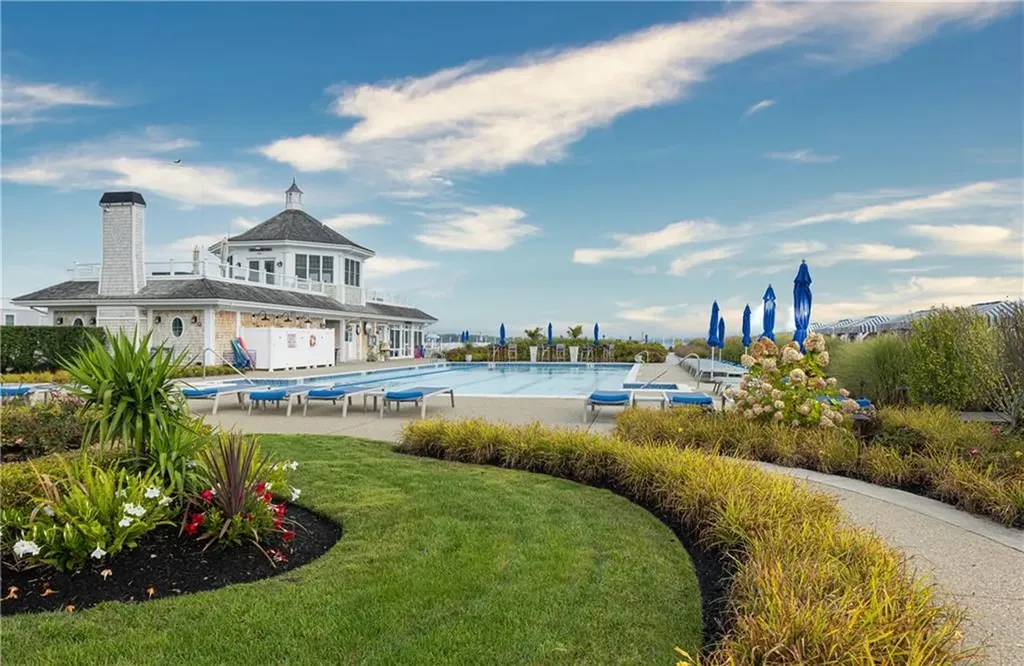 44 Wimbledon Circle Portsmouth RI 02871