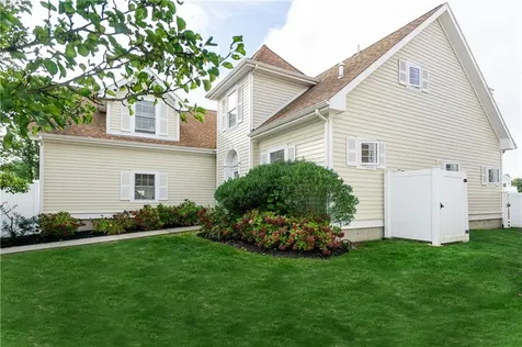 44 Wimbledon Circle Portsmouth RI 02871