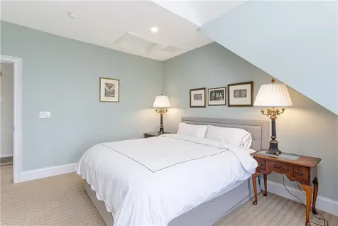 44 Wimbledon Circle Portsmouth RI 02871