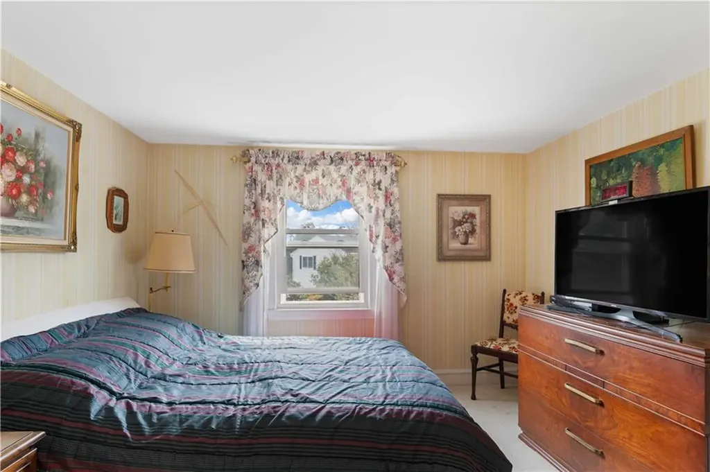 36 Willow Avenue Middletown RI 02842