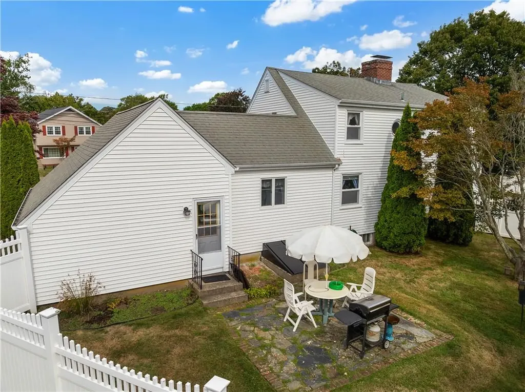 36 Willow Avenue Middletown RI 02842