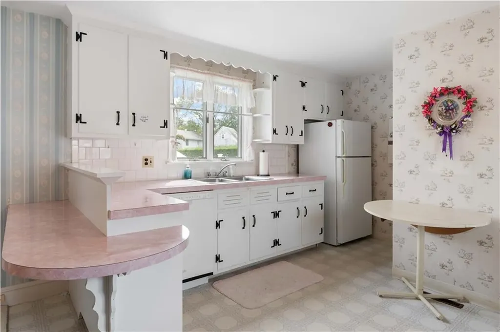 36 Willow Avenue Middletown RI 02842