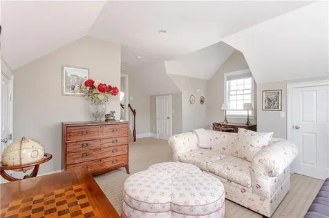 44 Wimbledon Circle Portsmouth RI 02871