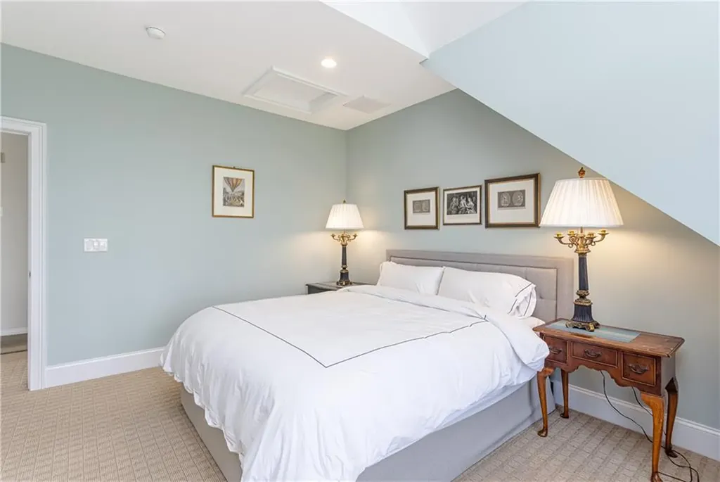 44 Wimbledon Circle Portsmouth RI 02871