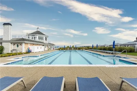 44 Wimbledon Circle Portsmouth RI 02871