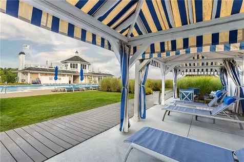 44 Wimbledon Circle Portsmouth RI 02871