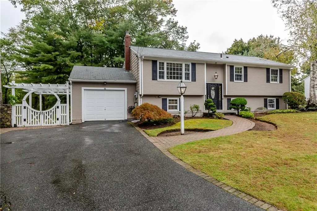 11 Cahir Court Warwick RI 02889