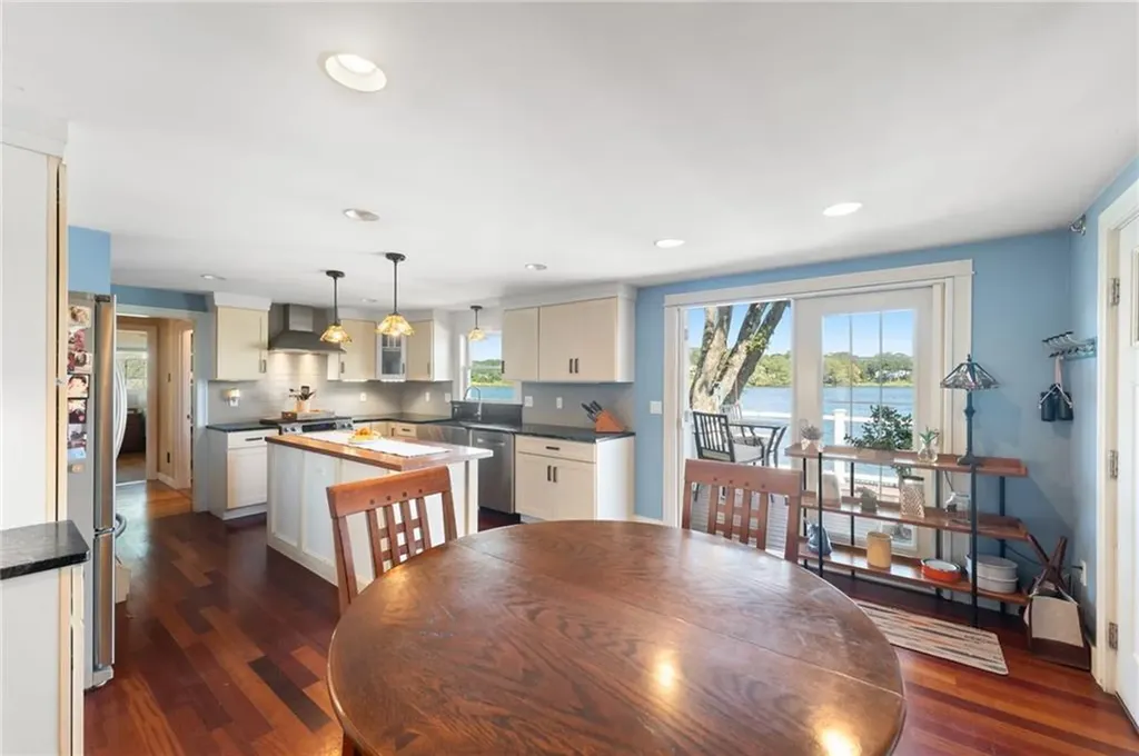 1150 Greenwich Avenue Warwick RI 02886