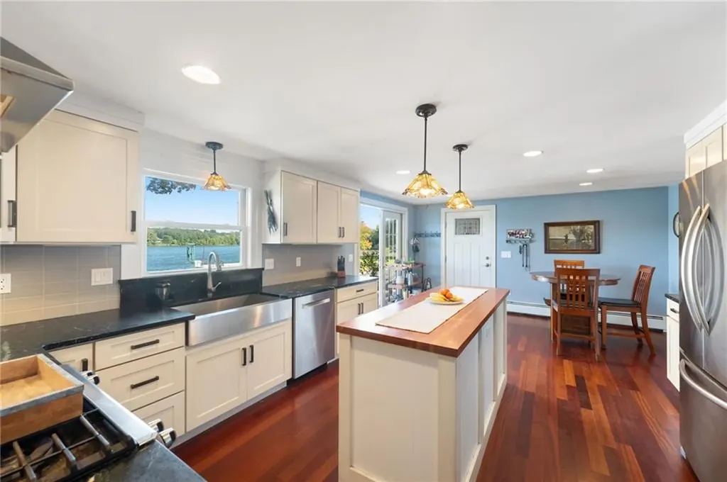 1150 Greenwich Avenue Warwick RI 02886