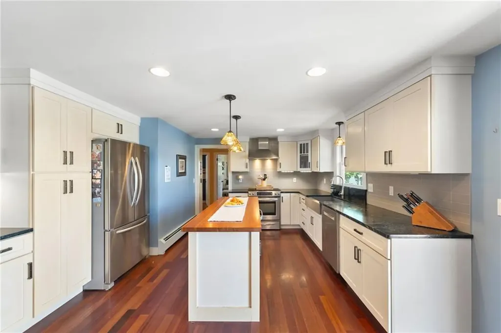 1150 Greenwich Avenue Warwick RI 02886