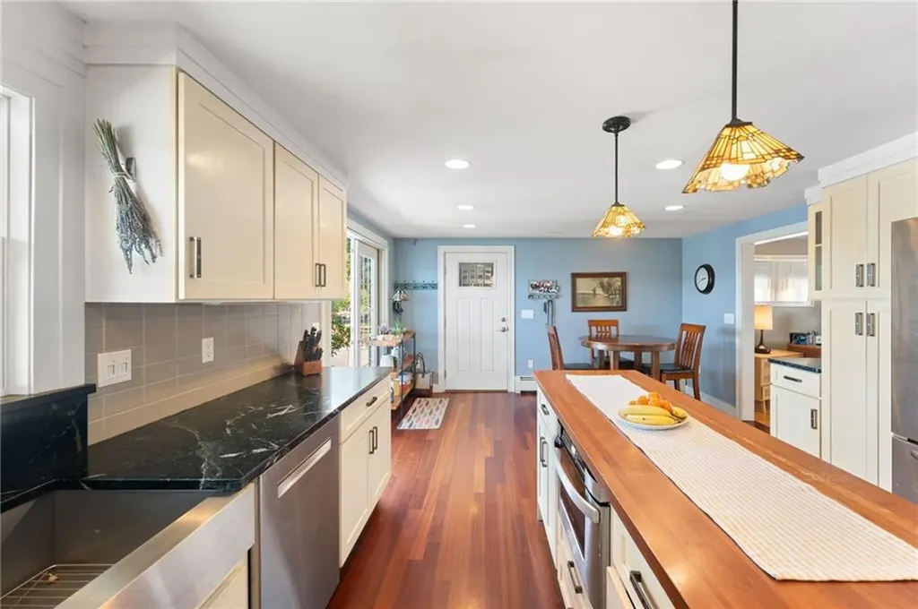 1150 Greenwich Avenue Warwick RI 02886