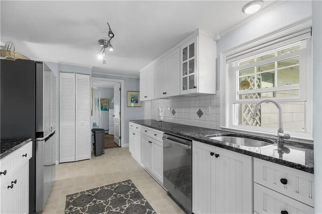 58 Berkley Avenue Portsmouth RI 02871