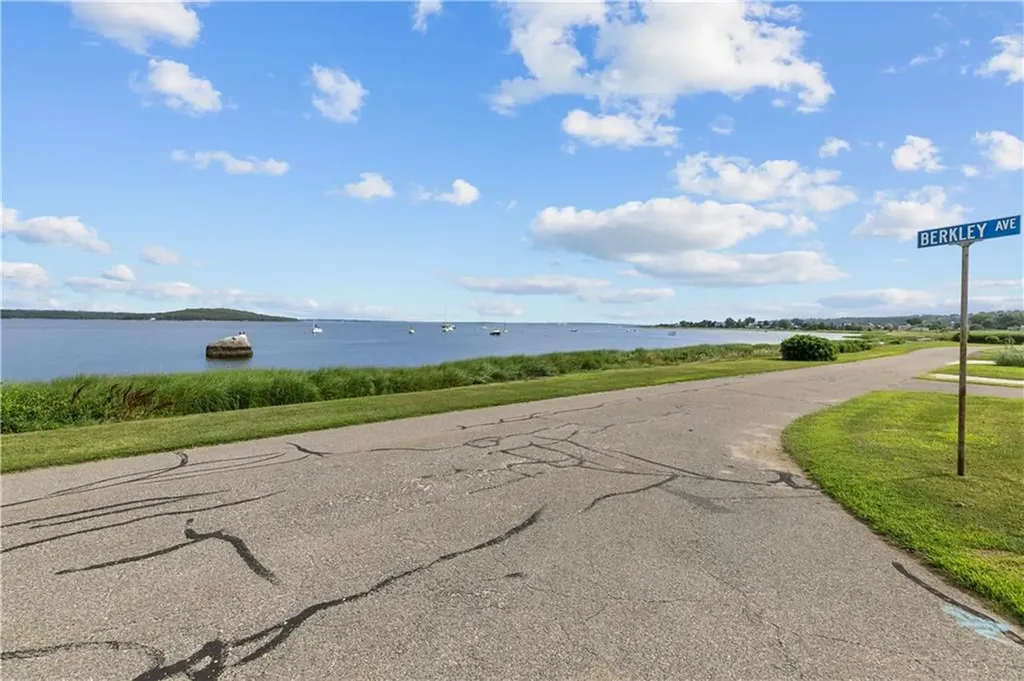 58 Berkley Avenue Portsmouth RI 02871