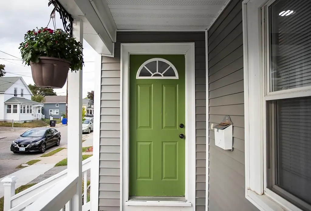 91 Ivy Street East Providence RI 02914