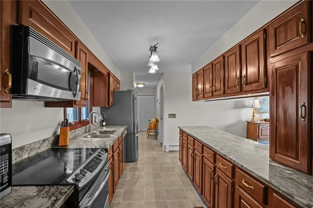 52 Bayview Drive West Warwick RI 02893