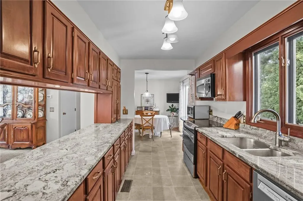 52 Bayview Drive West Warwick RI 02893