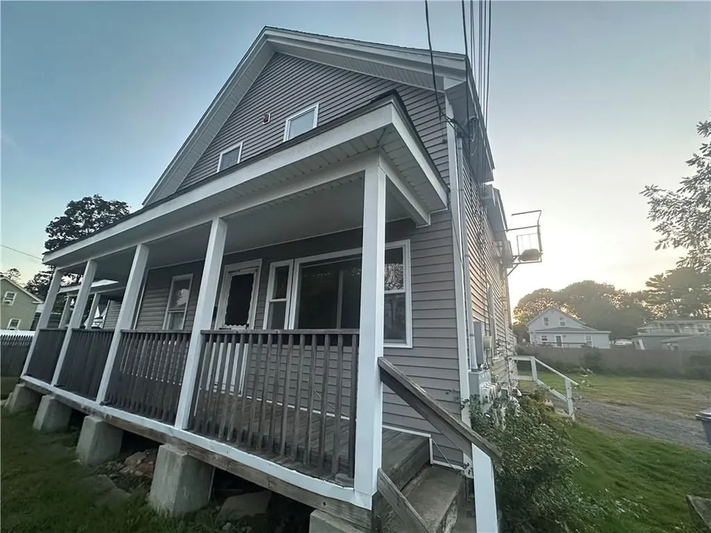 62 East Street West Warwick RI 02893