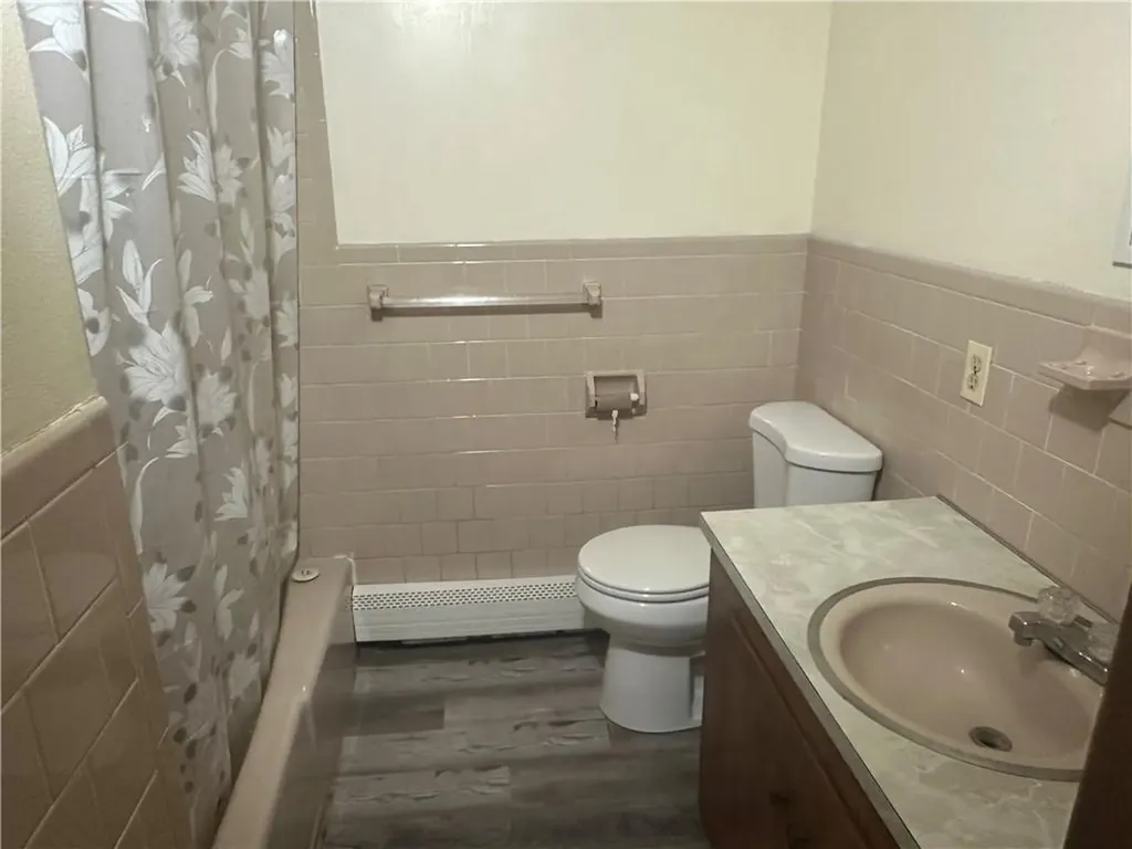 62 East Street West Warwick RI 02893