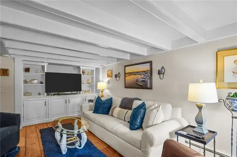 27 King Street East Greenwich RI 02818