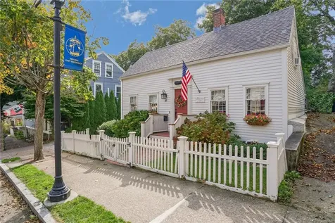 27 King Street East Greenwich RI 02818