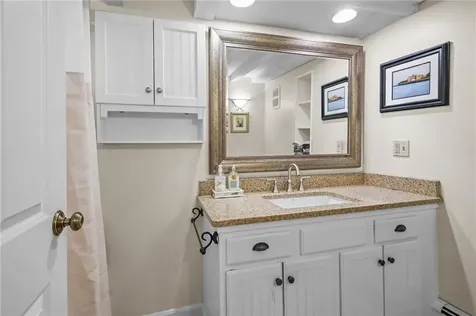 27 King Street East Greenwich RI 02818