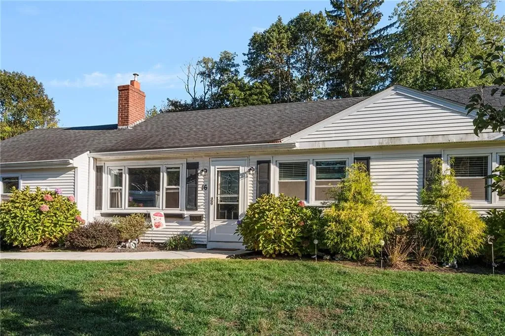 16 Pasadena Court Warwick RI 02888