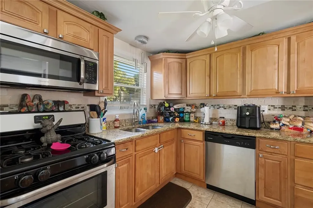 16 Pasadena Court Warwick RI 02888