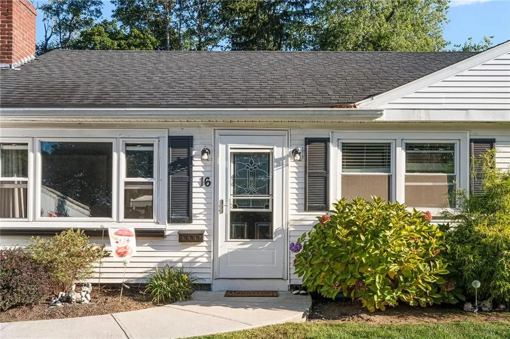 16 Pasadena Court Warwick RI 02888