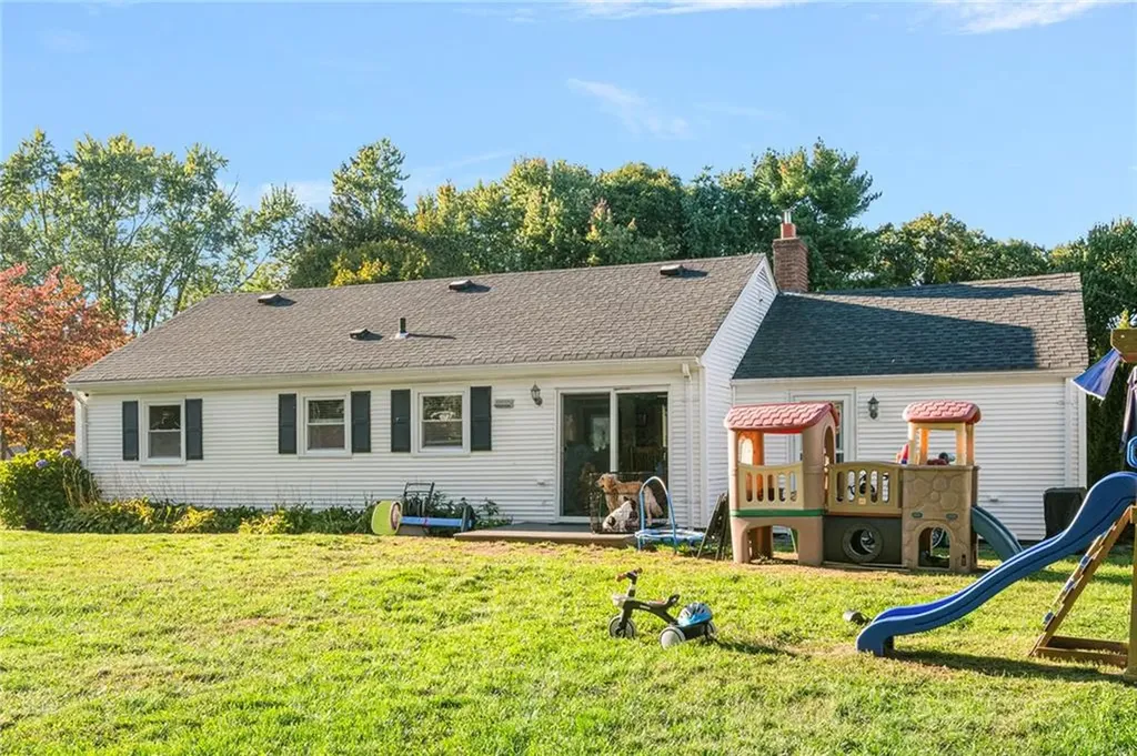 16 Pasadena Court Warwick RI 02888