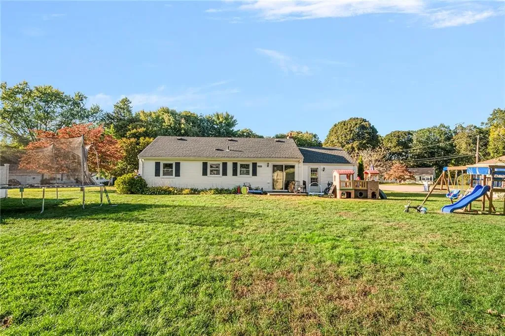 16 Pasadena Court Warwick RI 02888