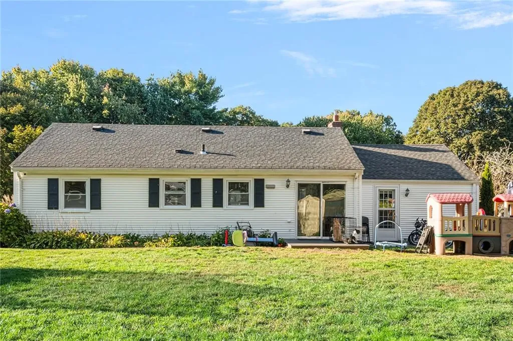 16 Pasadena Court Warwick RI 02888