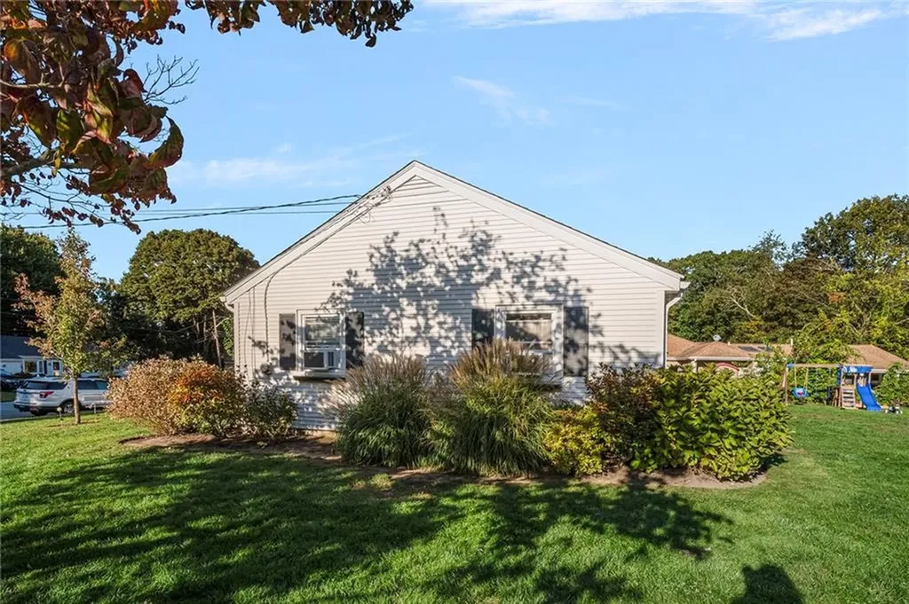 16 Pasadena Court Warwick RI 02888