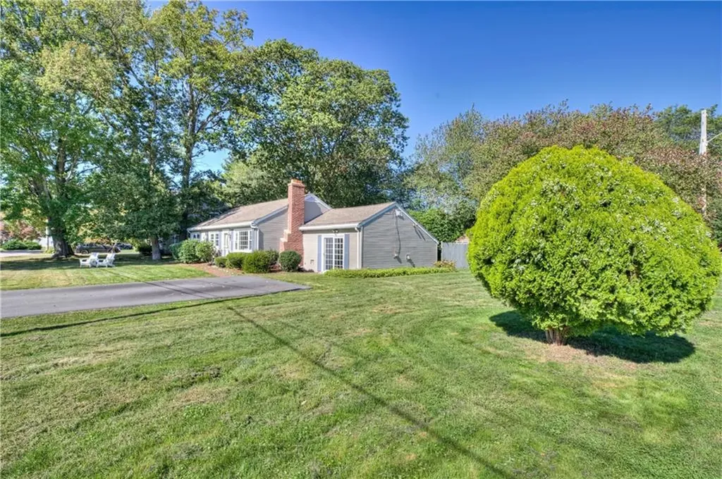 9 Sherwood Lane Barrington RI 02806