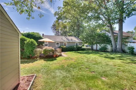 9 Sherwood Lane Barrington RI 02806