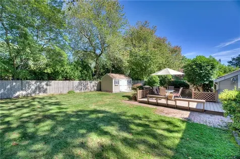 9 Sherwood Lane Barrington RI 02806