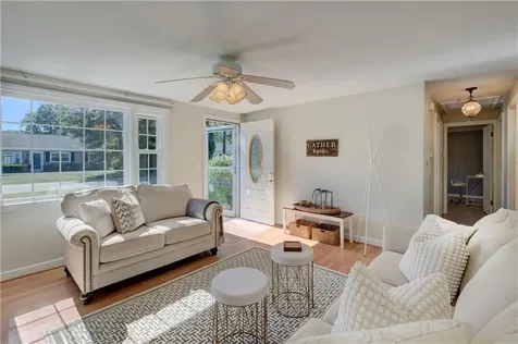 9 Sherwood Lane Barrington RI 02806