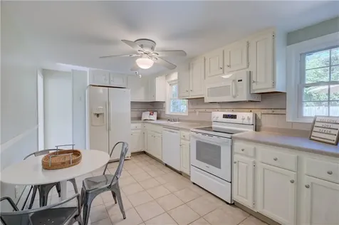 9 Sherwood Lane Barrington RI 02806