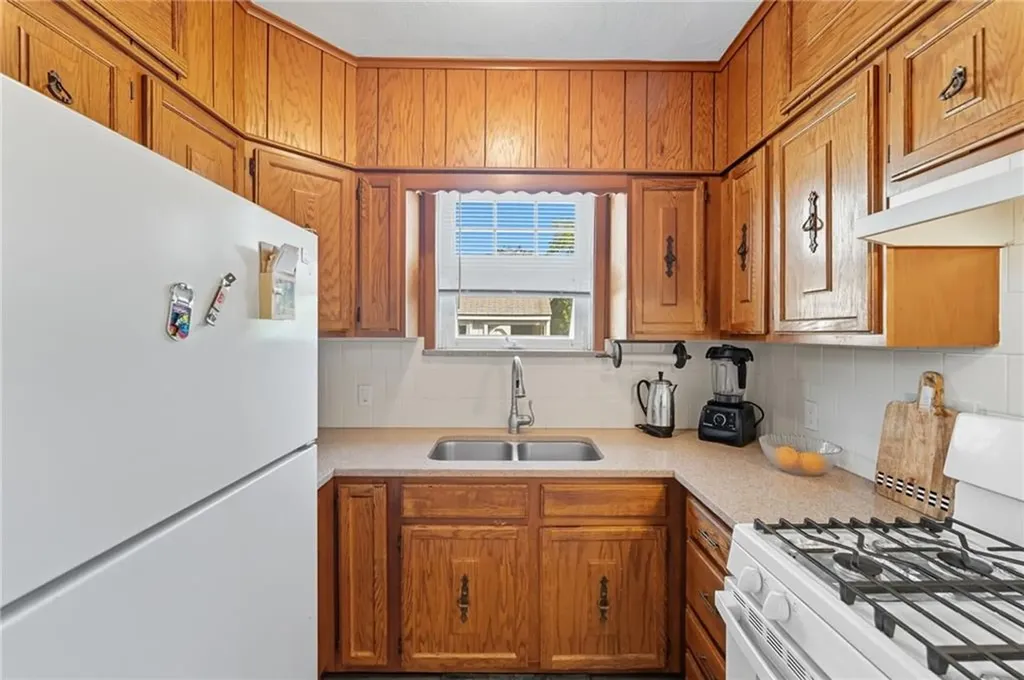 719 721 Academy Avenue Providence RI 02908