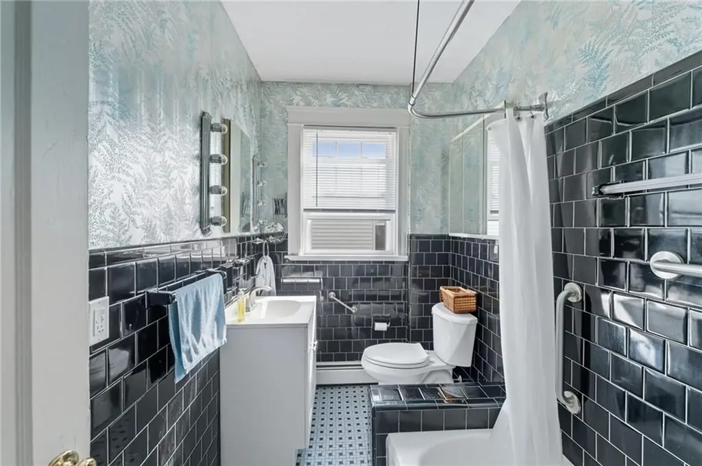 719 721 Academy Avenue Providence RI 02908