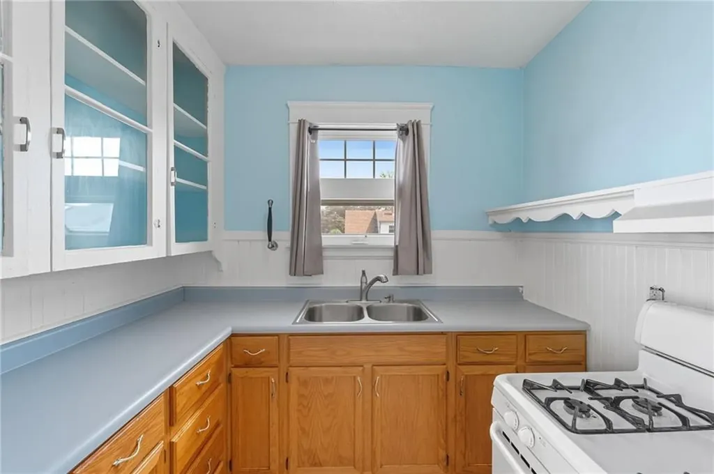 719 721 Academy Avenue Providence RI 02908