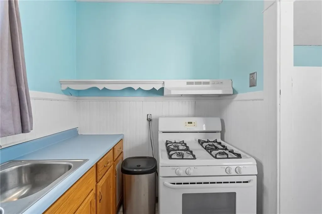 719 721 Academy Avenue Providence RI 02908