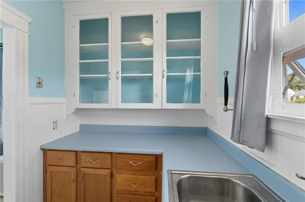 719 721 Academy Avenue Providence RI 02908