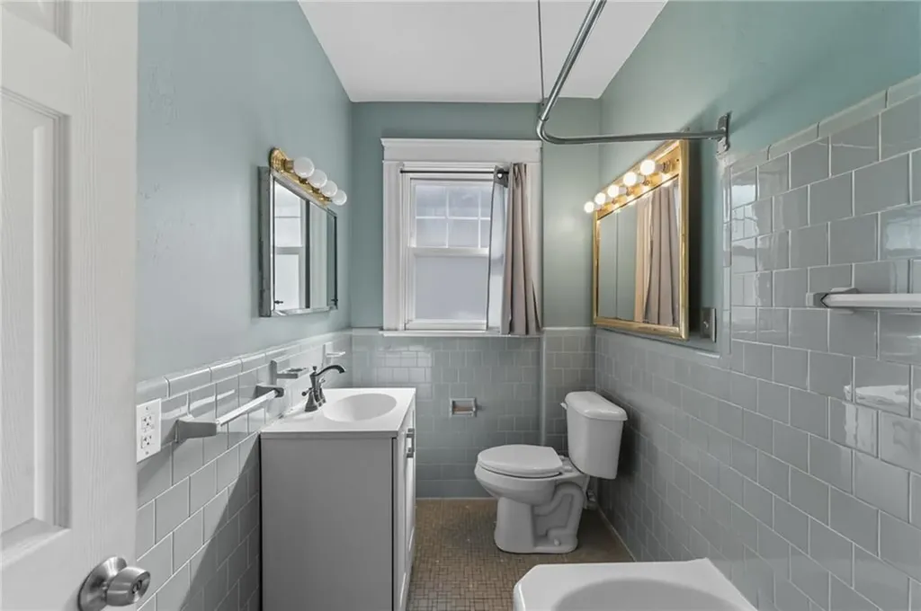 719 721 Academy Avenue Providence RI 02908